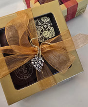 Load image into Gallery viewer, 4pc with Metal Charm
