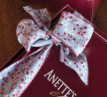 Load image into Gallery viewer, Gift Box Set with Merlot Chocolate Sauce
